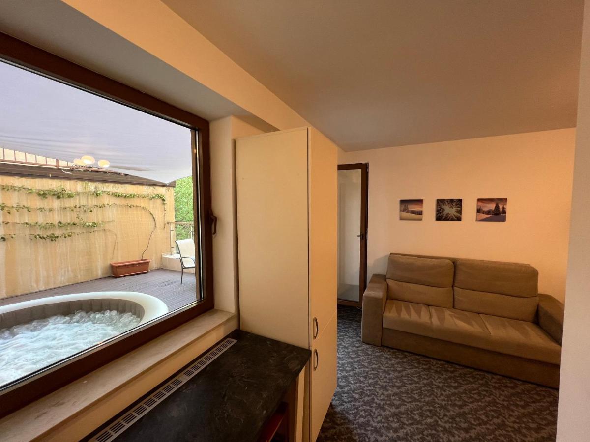 Coroni With Jacuzzi Apartment Brașov